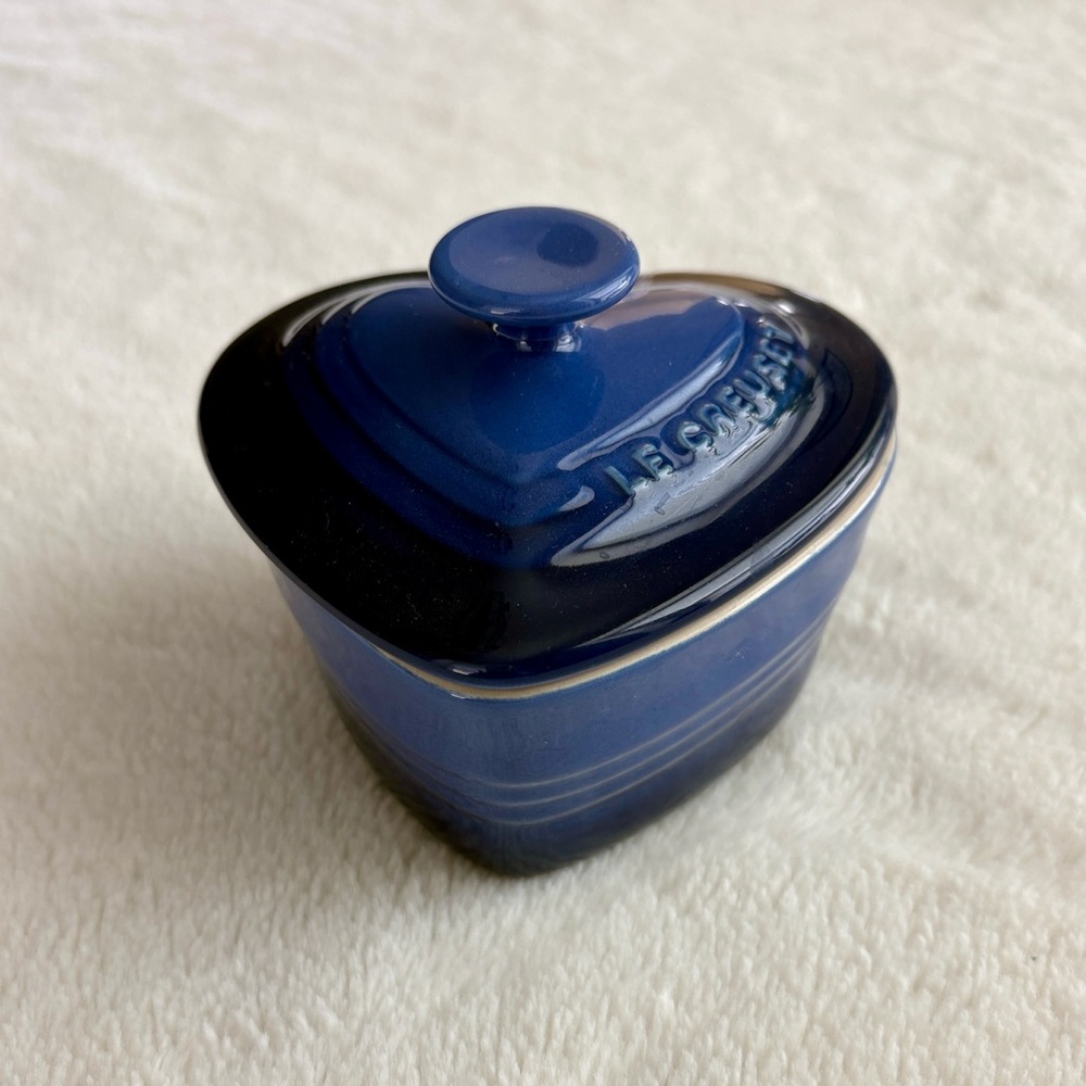 Le Creuset Cobalt Blue / Marseille Blue Heart Ramekin
NWOT